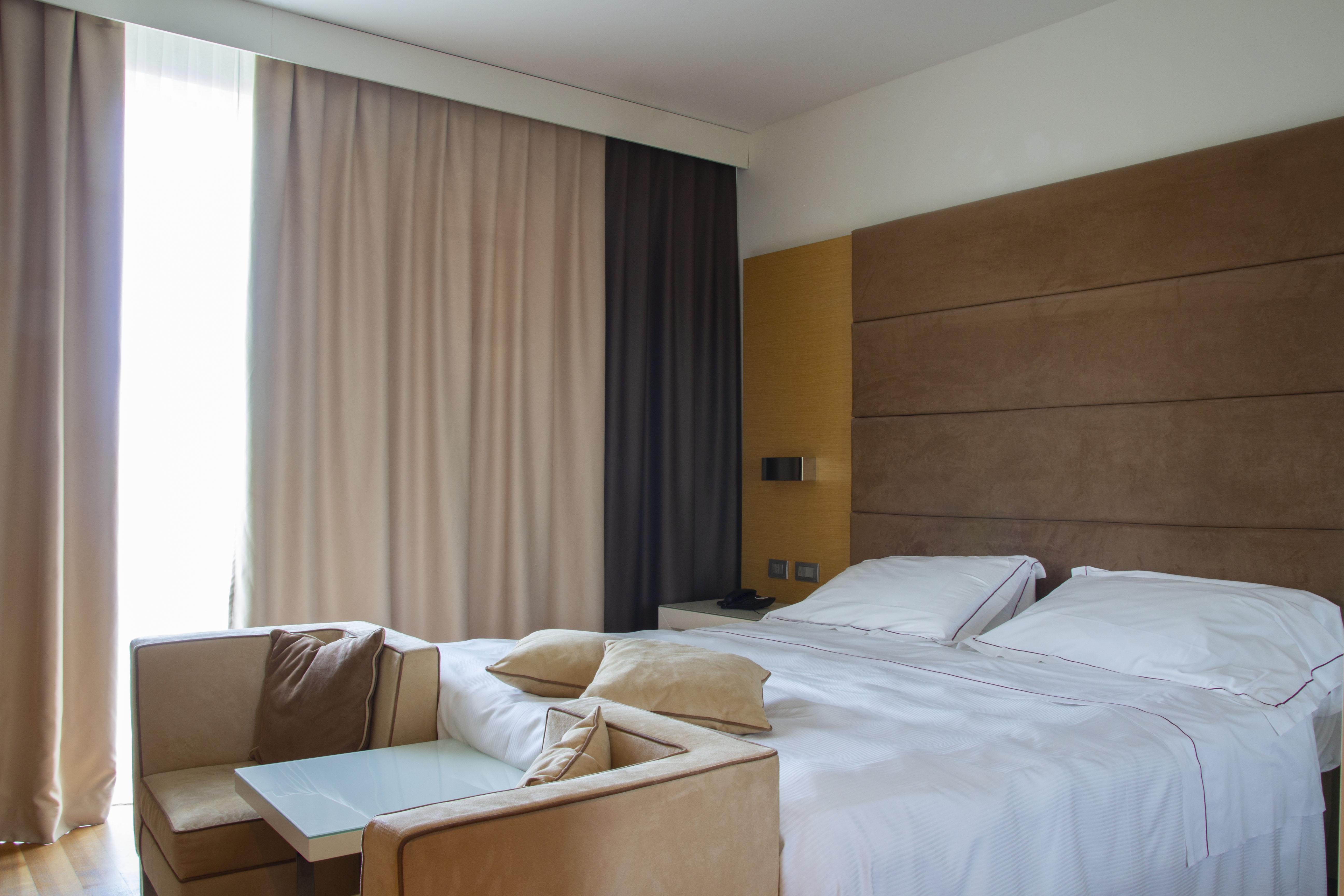 Hotel Pisa Tower Plaza Exterior foto A bedroom