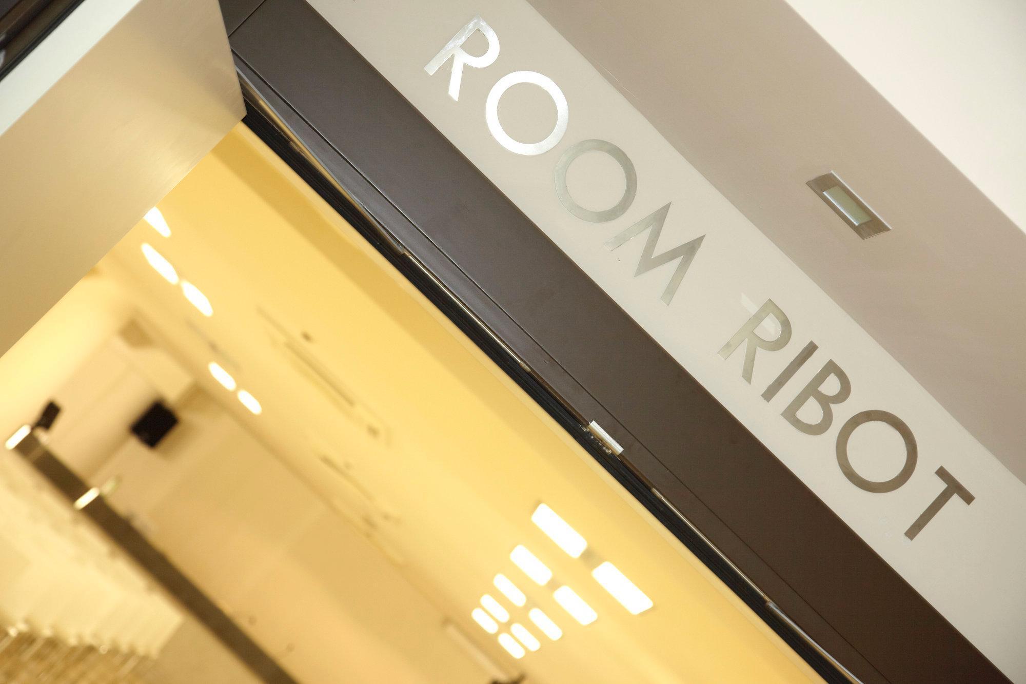 Hotel Pisa Tower Plaza Exterior foto Room Robot