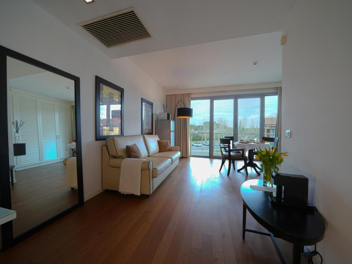 Hotel Pisa Tower Plaza Exterior foto A living room in a typical apartment