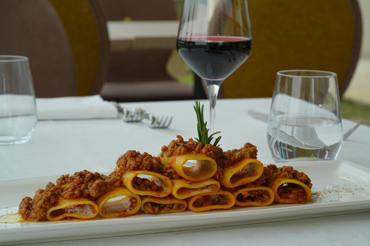 Hotel Pisa Tower Plaza Exterior foto A plate of paccheri
