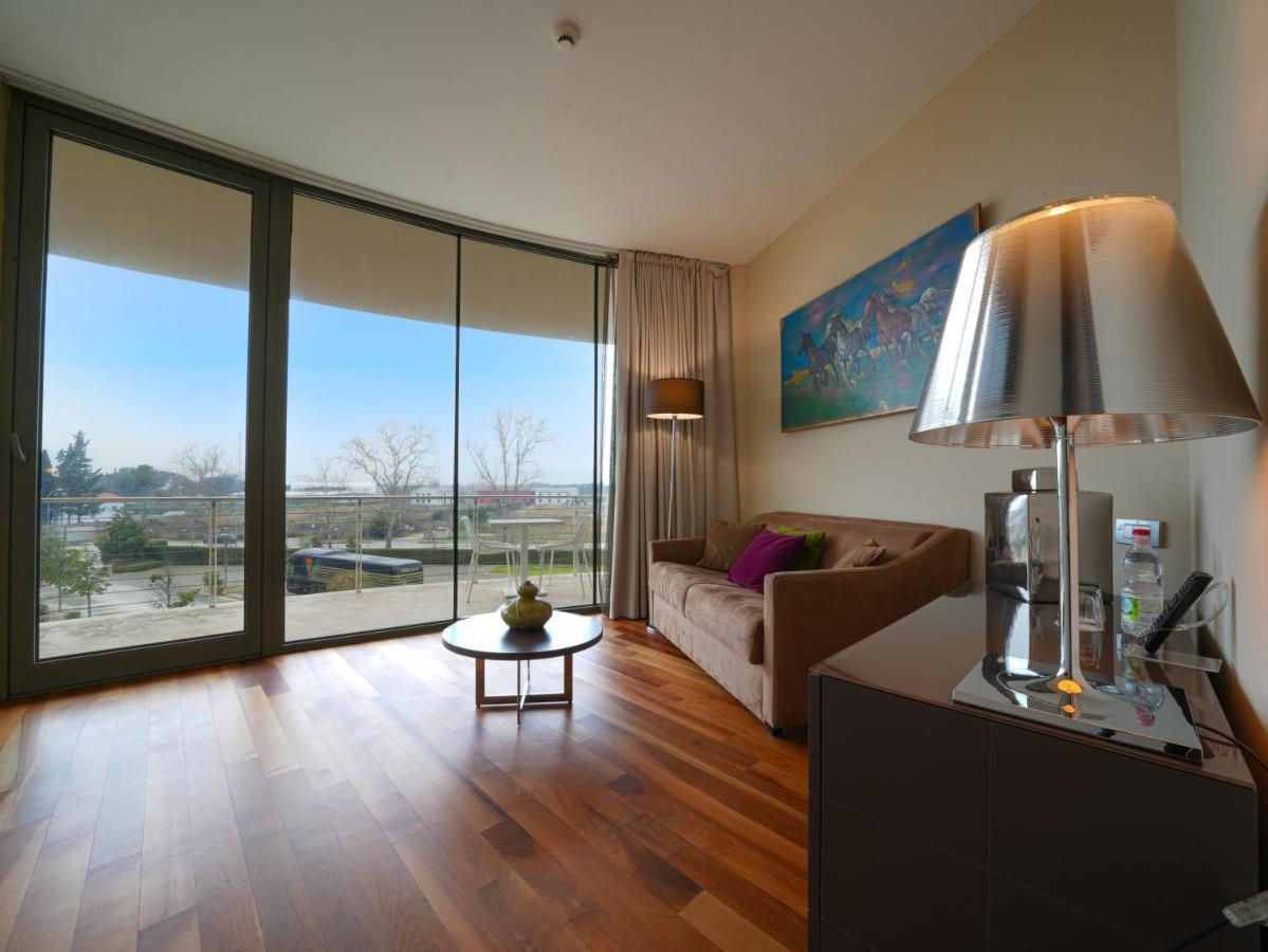 Hotel Pisa Tower Plaza Exterior foto A living room in a typical apartment