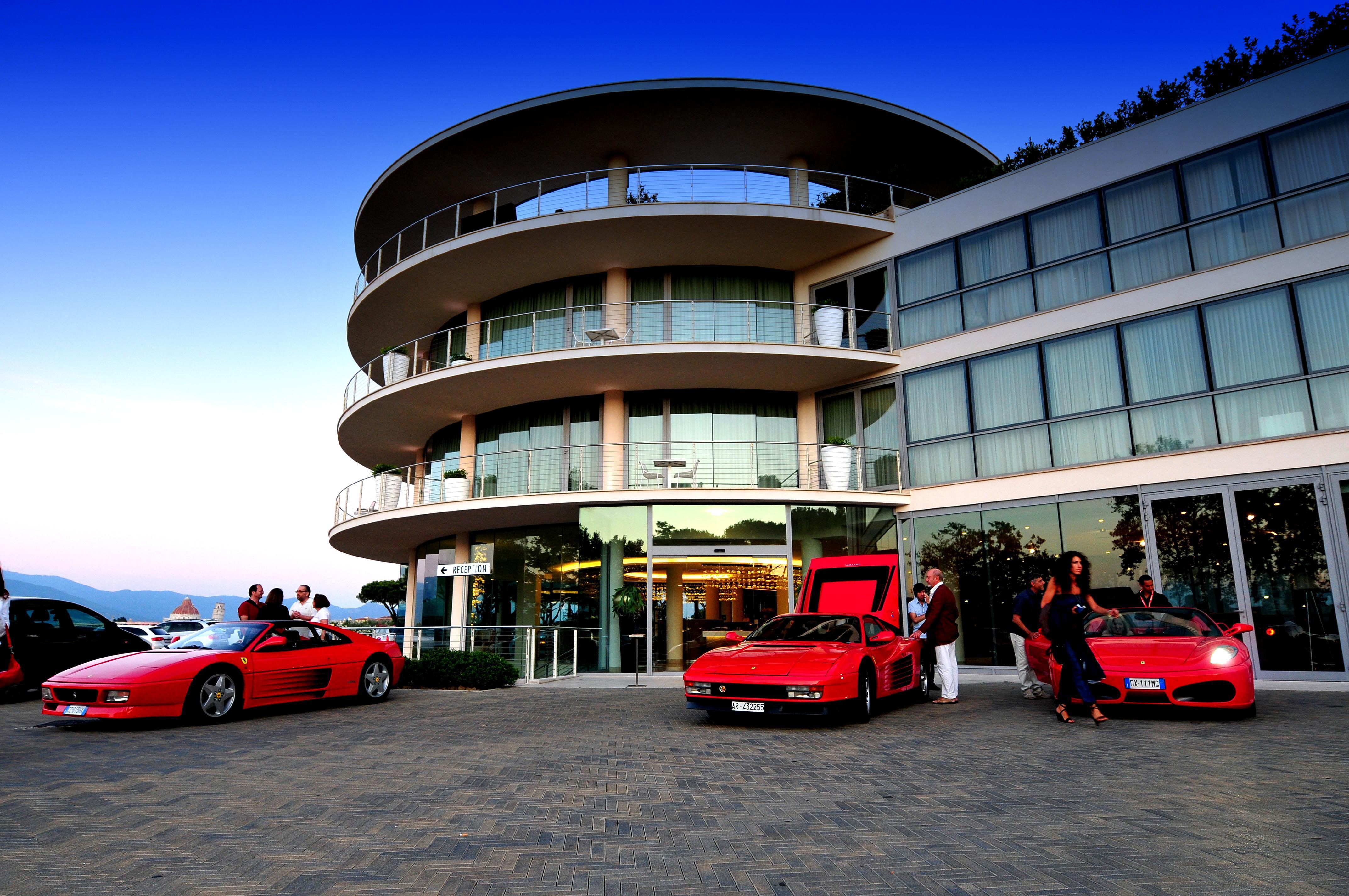 Hotel Pisa Tower Plaza Exterior foto The Ferrari Store at Maranello